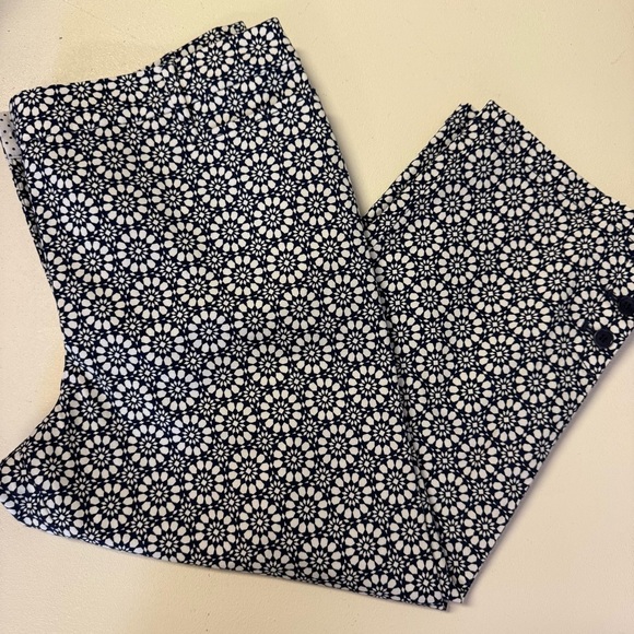 Talbots Perfect Skimmer Pants – Navy & White Floral Print – Size 10 - Picture 6 of 7